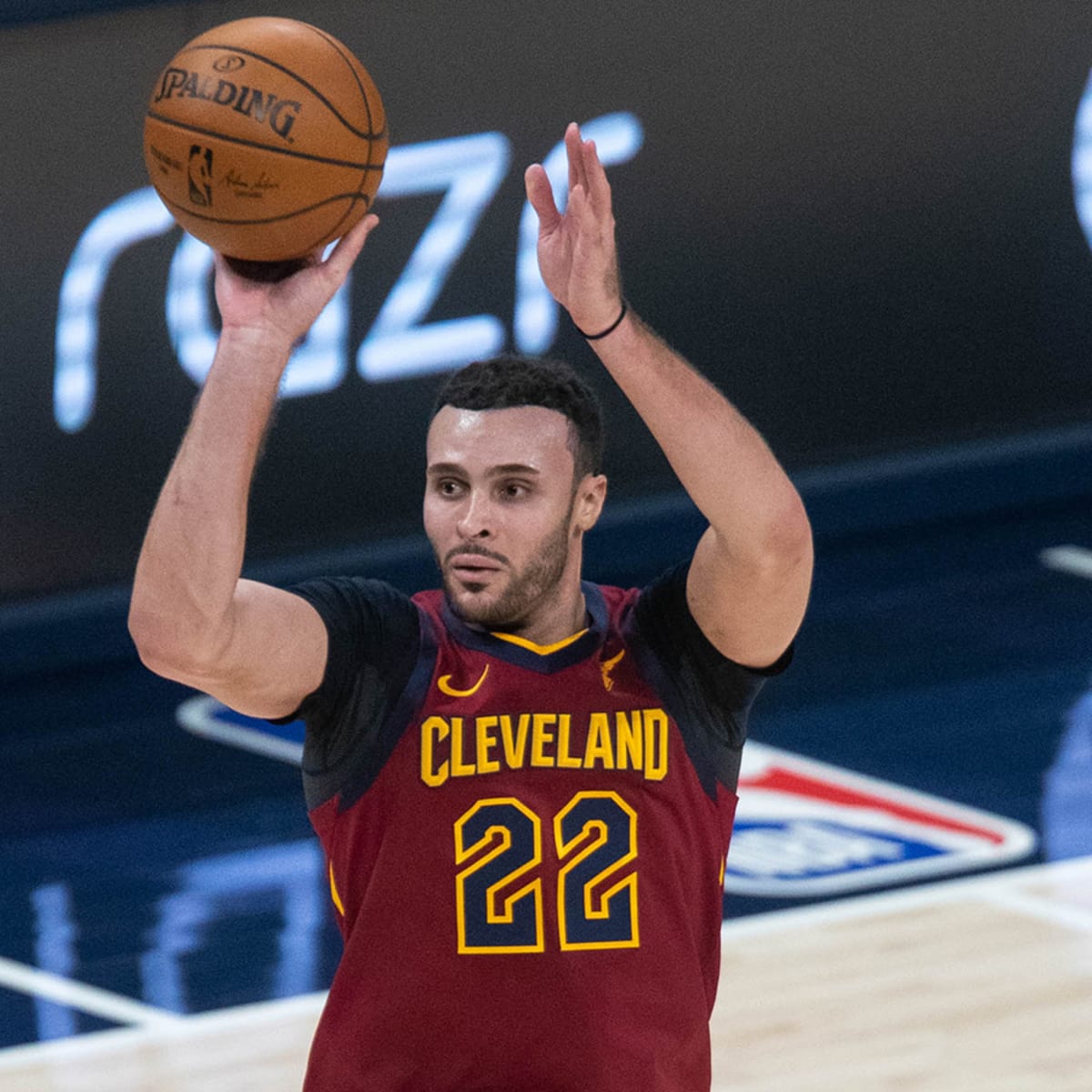 Larry Nance, Power Forward for the Cleveland Cavaliers prepares to