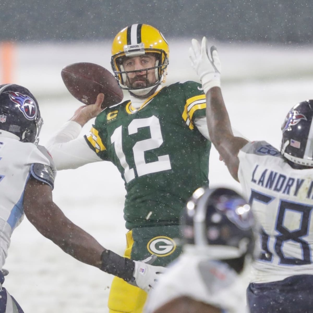 Rodgers throws 4 TDs, Packers beat Bears 35-16 for top seed