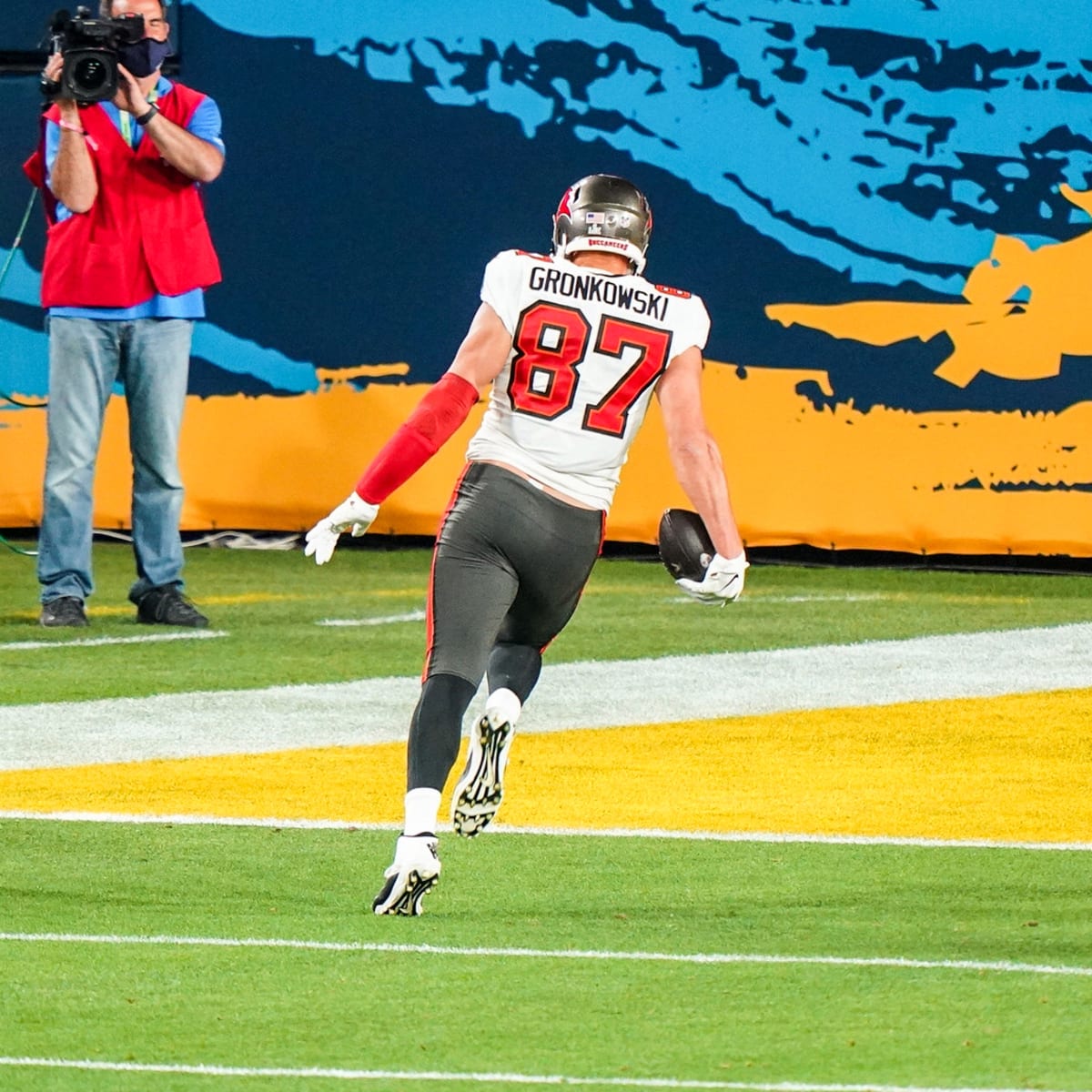 Rob Gronkowski catches two touchdown passes to help Buccaneers beat Chiefs  in Super Bowl LV - Arizona Desert Swarm