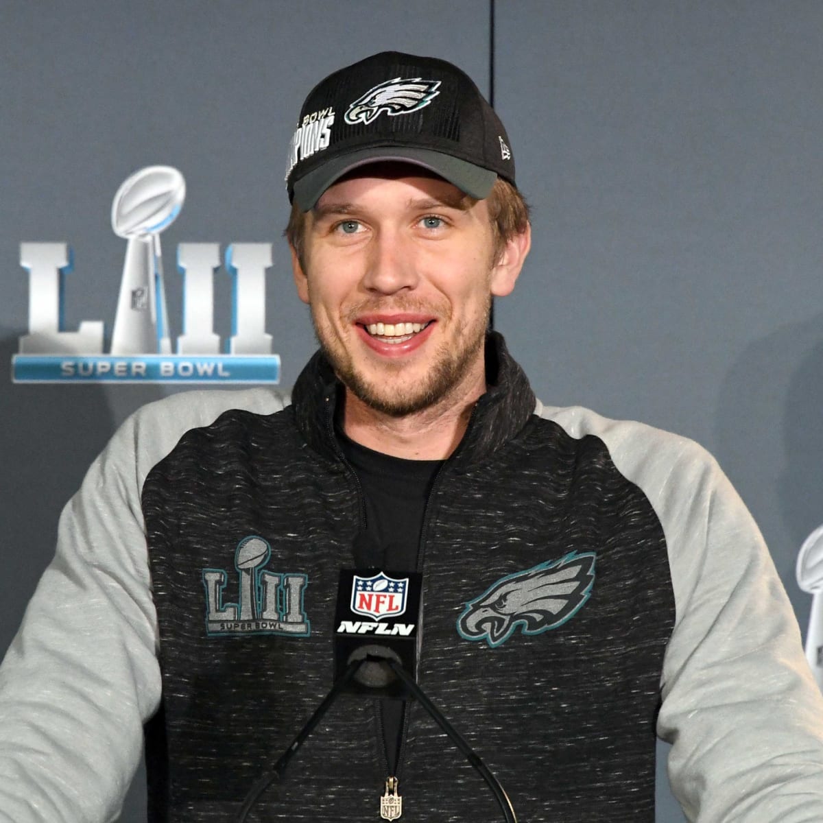 Pros and cons of a potential reunion between Eagles and Nick Foles