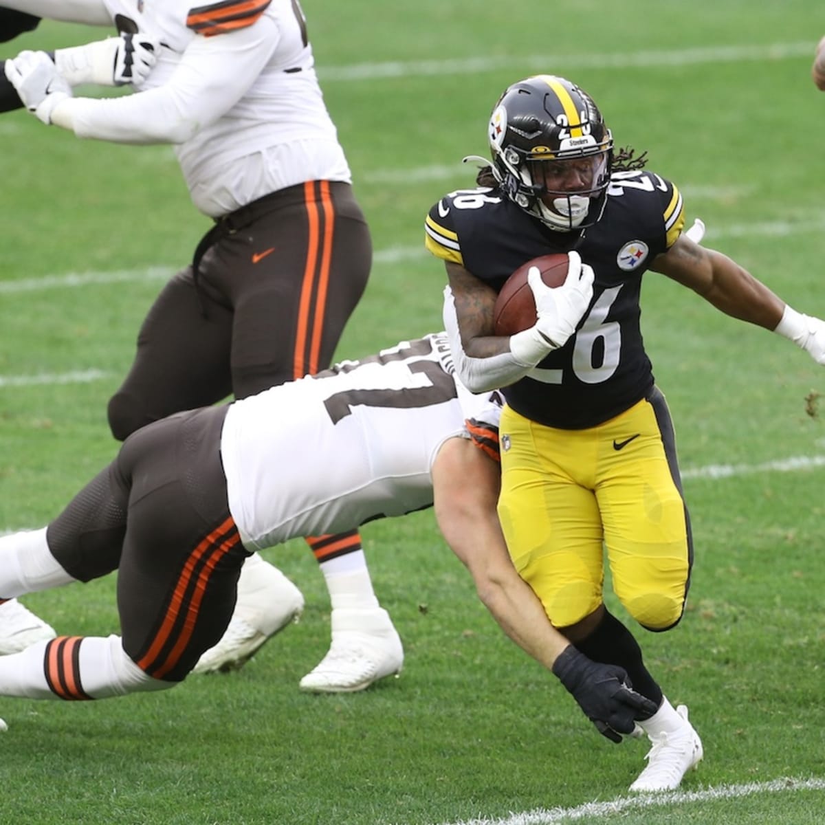 Steelers' inside the ropes: Anthony McFarland shows off speed in