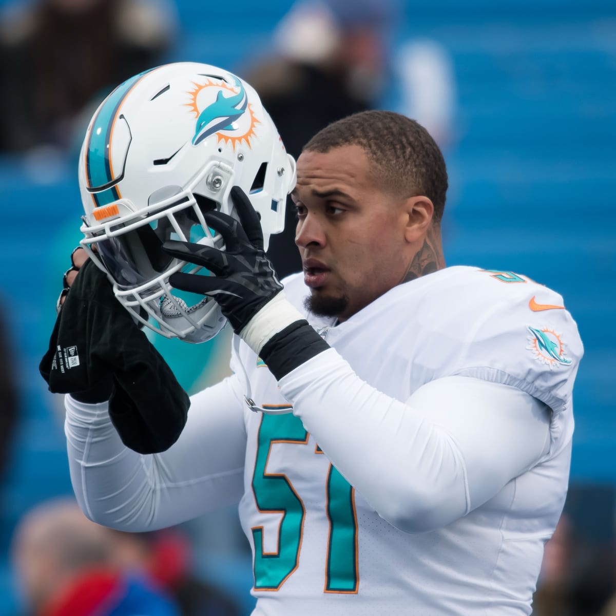 Miami Dolphins center Mike Pouncey is excelling but doesn't mind