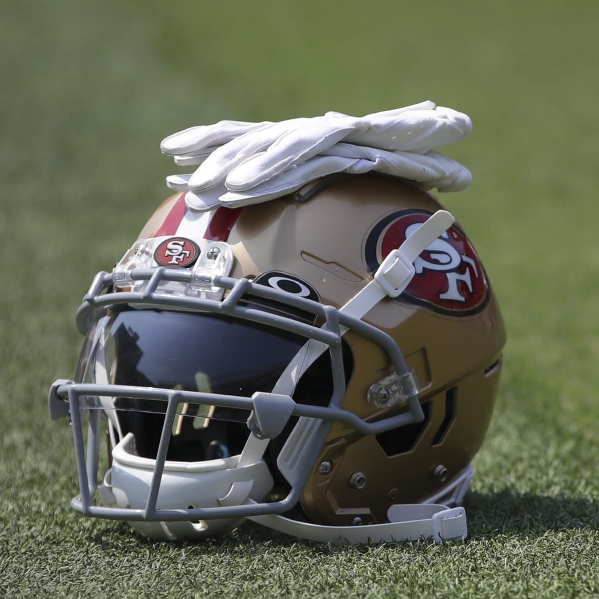 St. Louis Rams linebacker Larry Grant (59) is seen before the start of an  NFL football game between the San Francisco 49ers and the St. Louis Rams  Sunday, Dec. 26, 2010, in