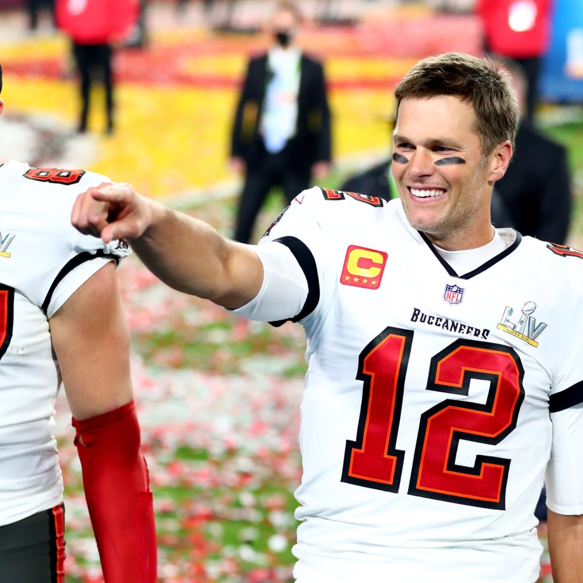 Bucs' Ryan Jensen wears shirt sporting Tom Brady's NFL Combine photo