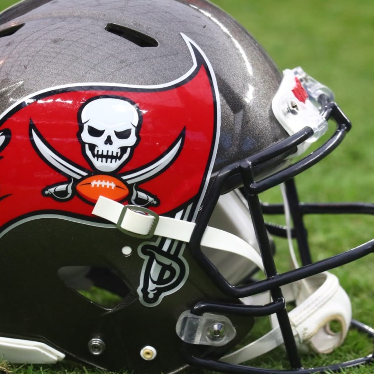 Tampa Bay Bucs Saddened By Death Of Former Wide Receiver - The Spun: What's  Trending In The Sports World Today