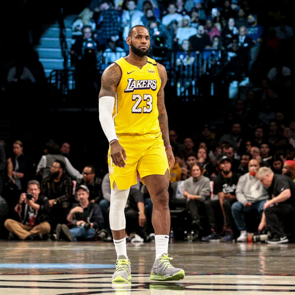 LeBron James, Lakers Beat Timberwolves 112-104; Dennis Schroder