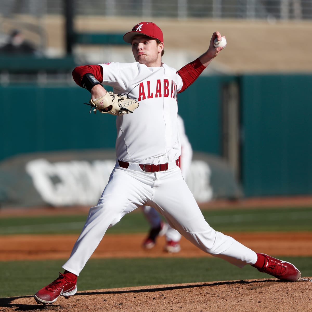 VandyBoys regain their momentum, beat Alabama 9-6 in series-opener