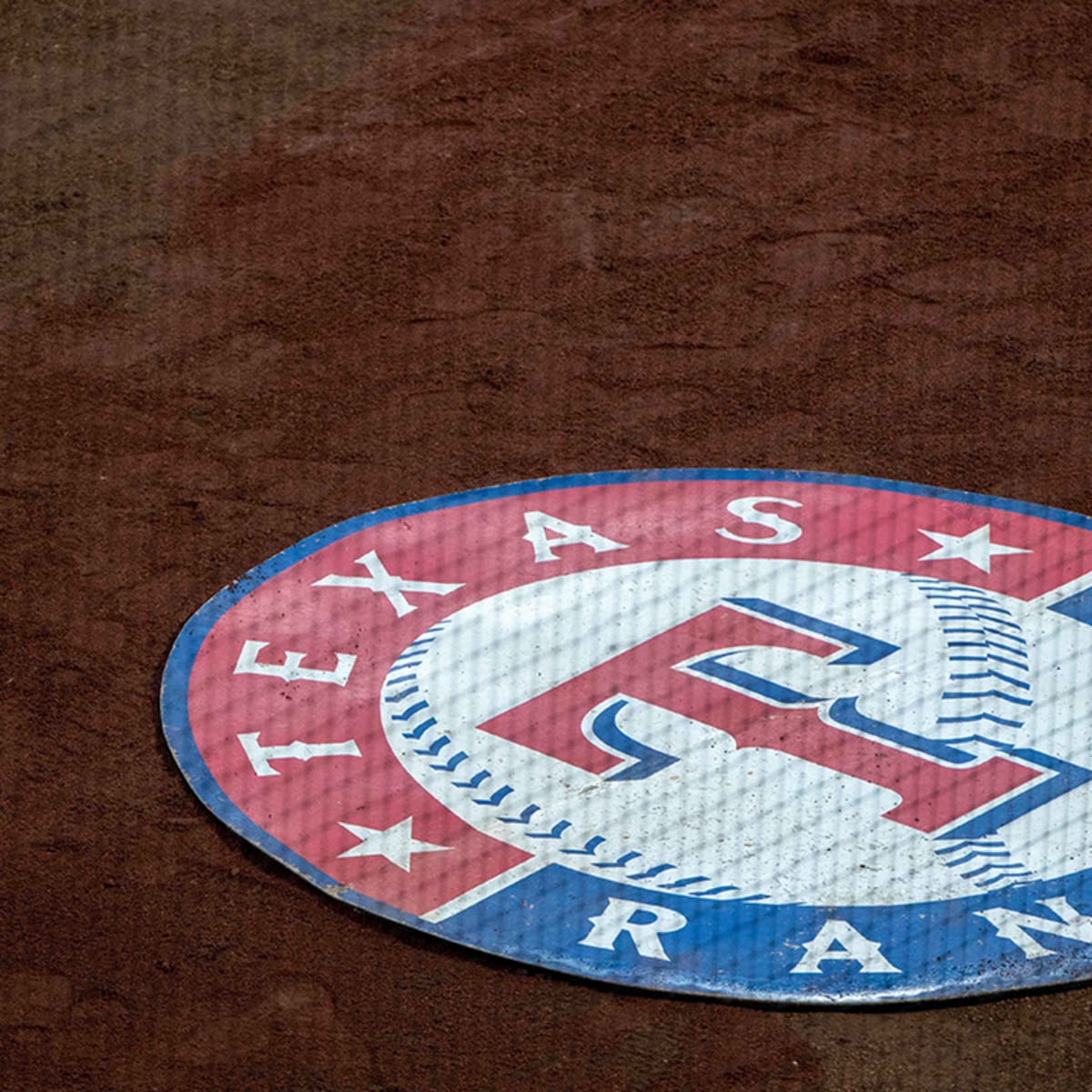 Fans flock to first full-capacity Texas Rangers Opening Day at