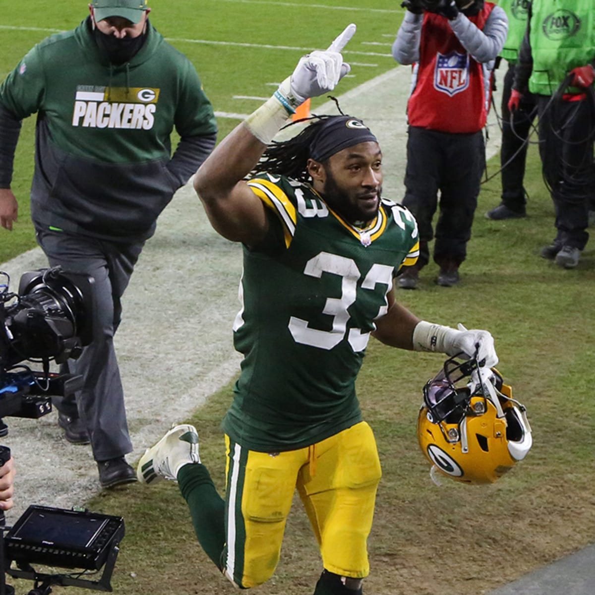 Aaron Jones officially signs new deal with the Packers