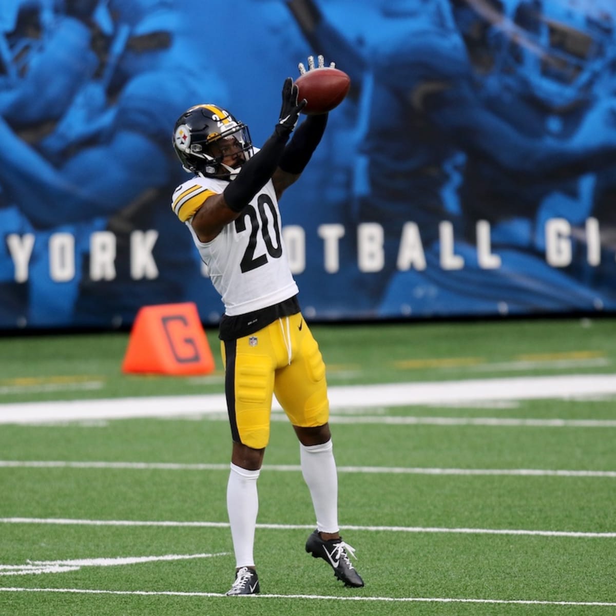 Pittsburgh Steelers cornerback Cameron Sutton is announced during the  News Photo - Getty Images