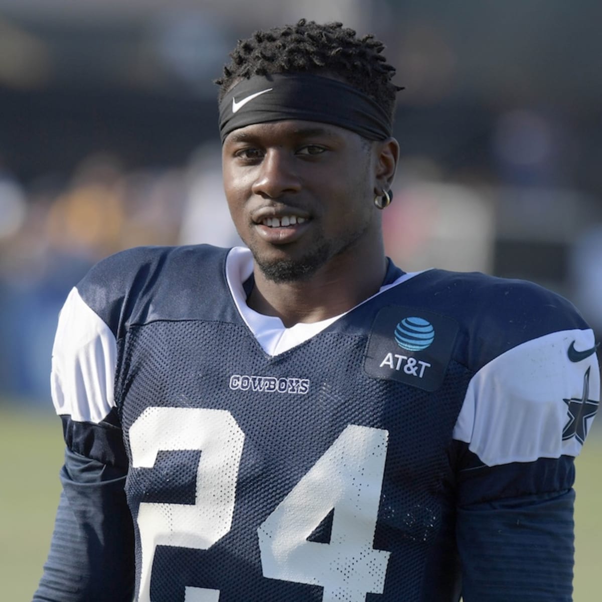 Cincinnati Bengals Agree to Terms With Former Dallas Cowboys Cornerback Chidobe  Awuzie - Sports Illustrated Cincinnati Bengals News, Analysis and More