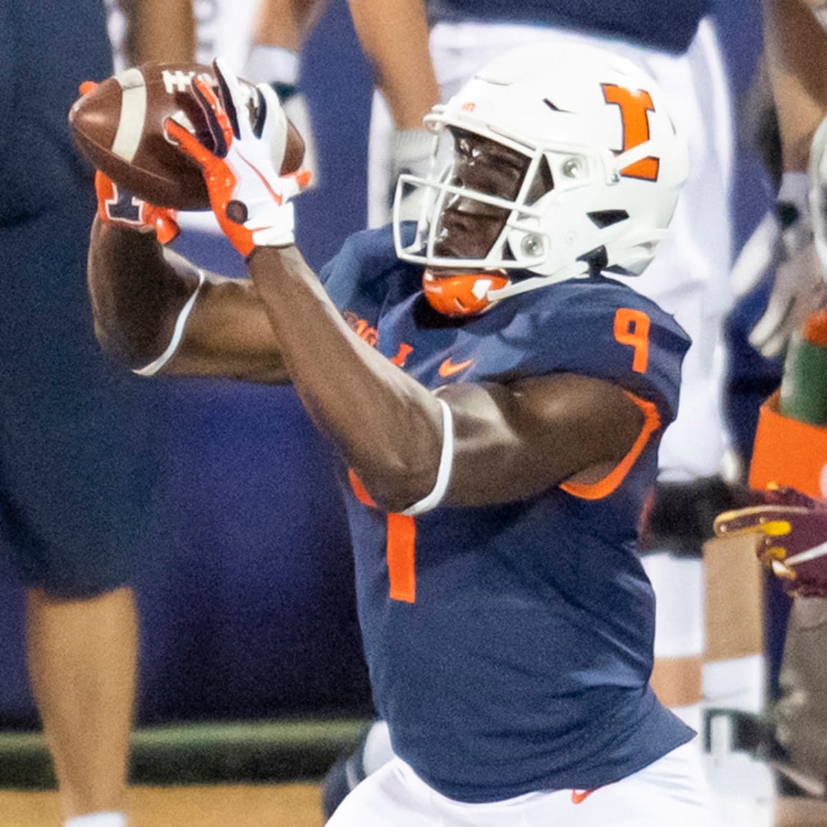 Illinois Football on X: .@JartaviusM_ ranks at the NFL Combine Vertical:  1st 10-yard Split: 1st Broad Jump: 4th He's ready to make some noise.  #Illini // #HTTO // #famILLy // #NFLCombine // @