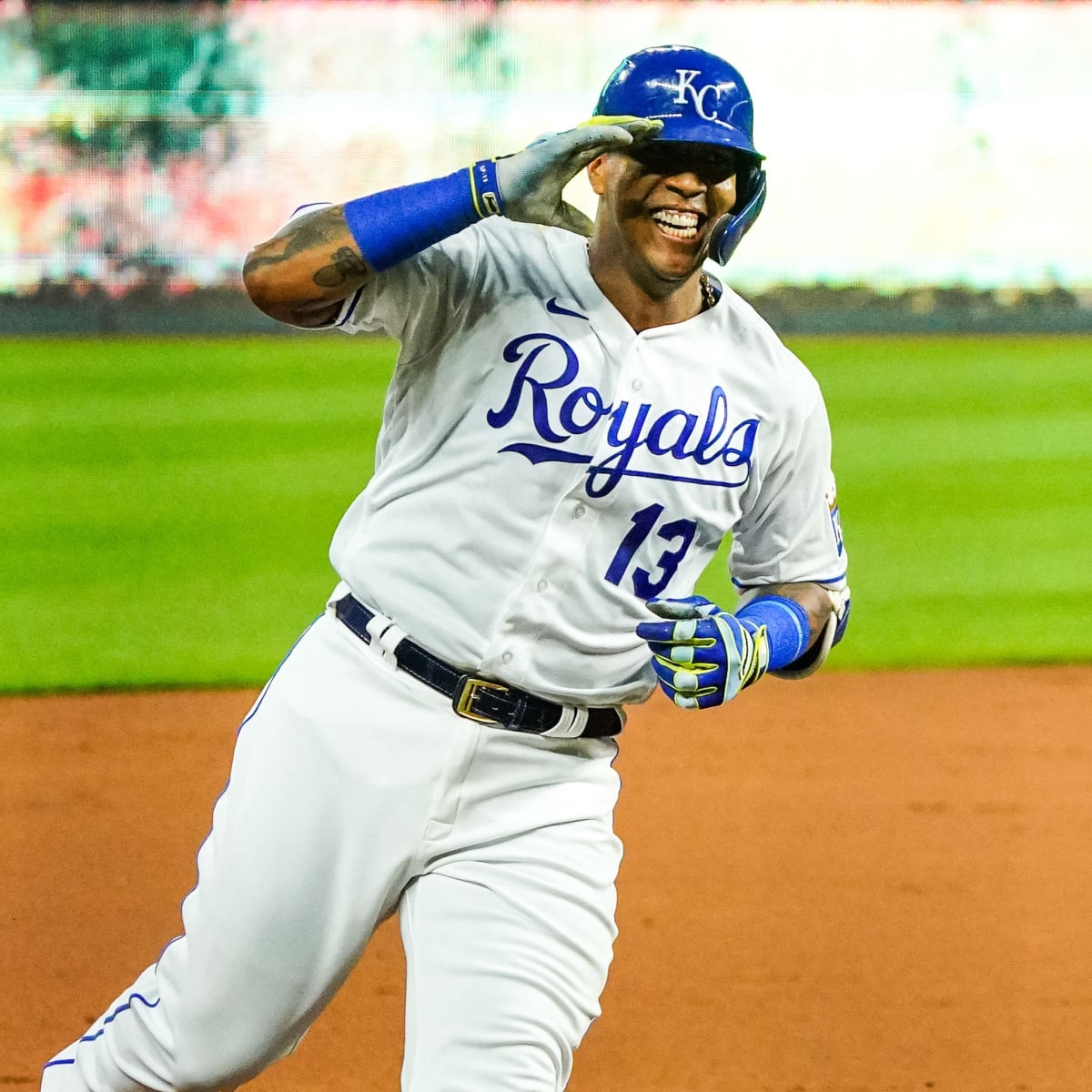 Salvador Perez contract: Royals sign catcher to four-year extension. -  Sports Illustrated