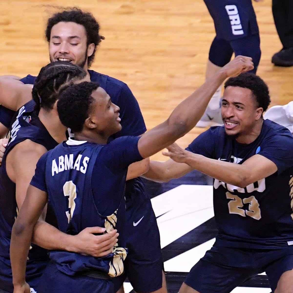 Oral Roberts stuns Florida, makes NCAA history as second-ever 15