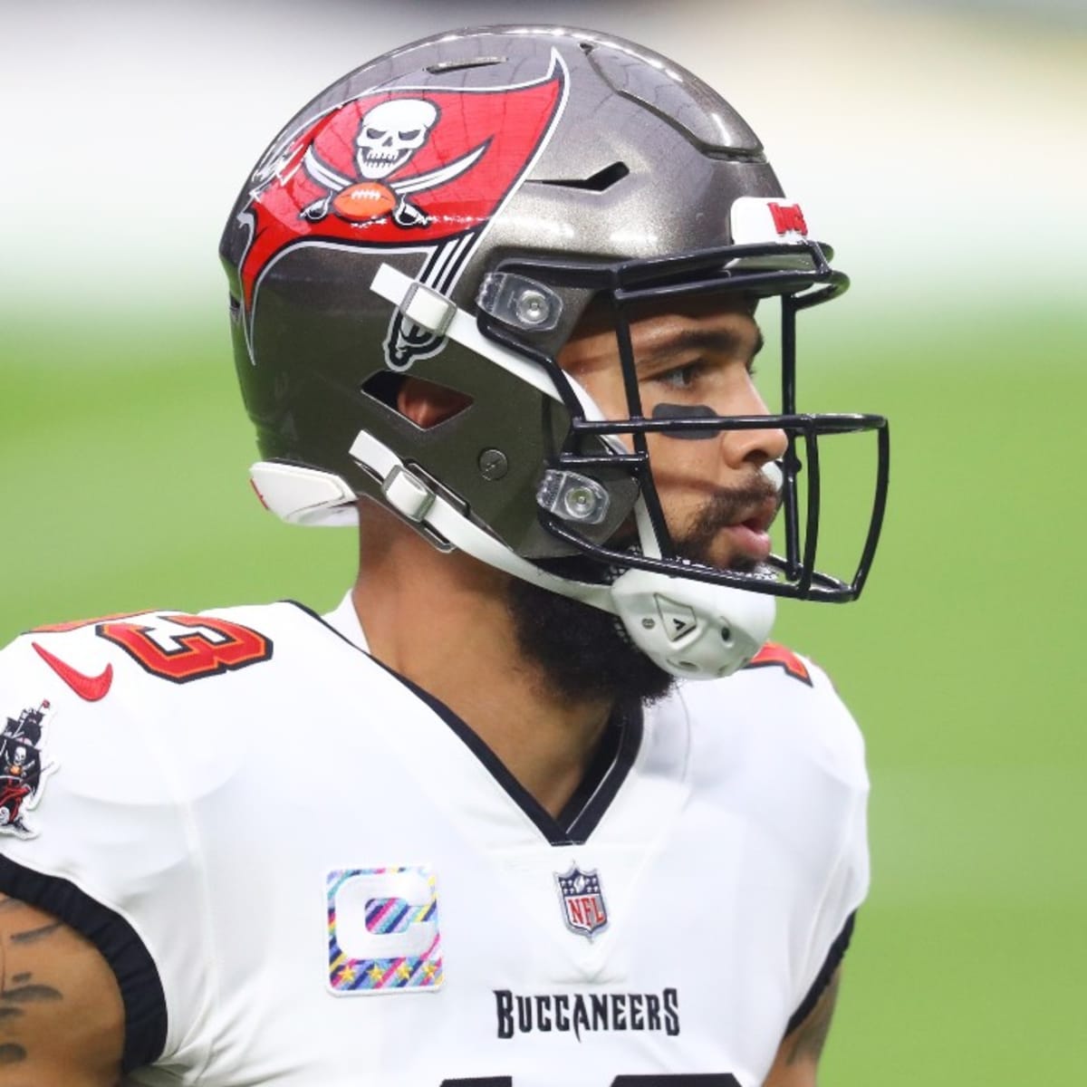 Mike Evans Family Foundation provides meals in Galveston, Local Sports