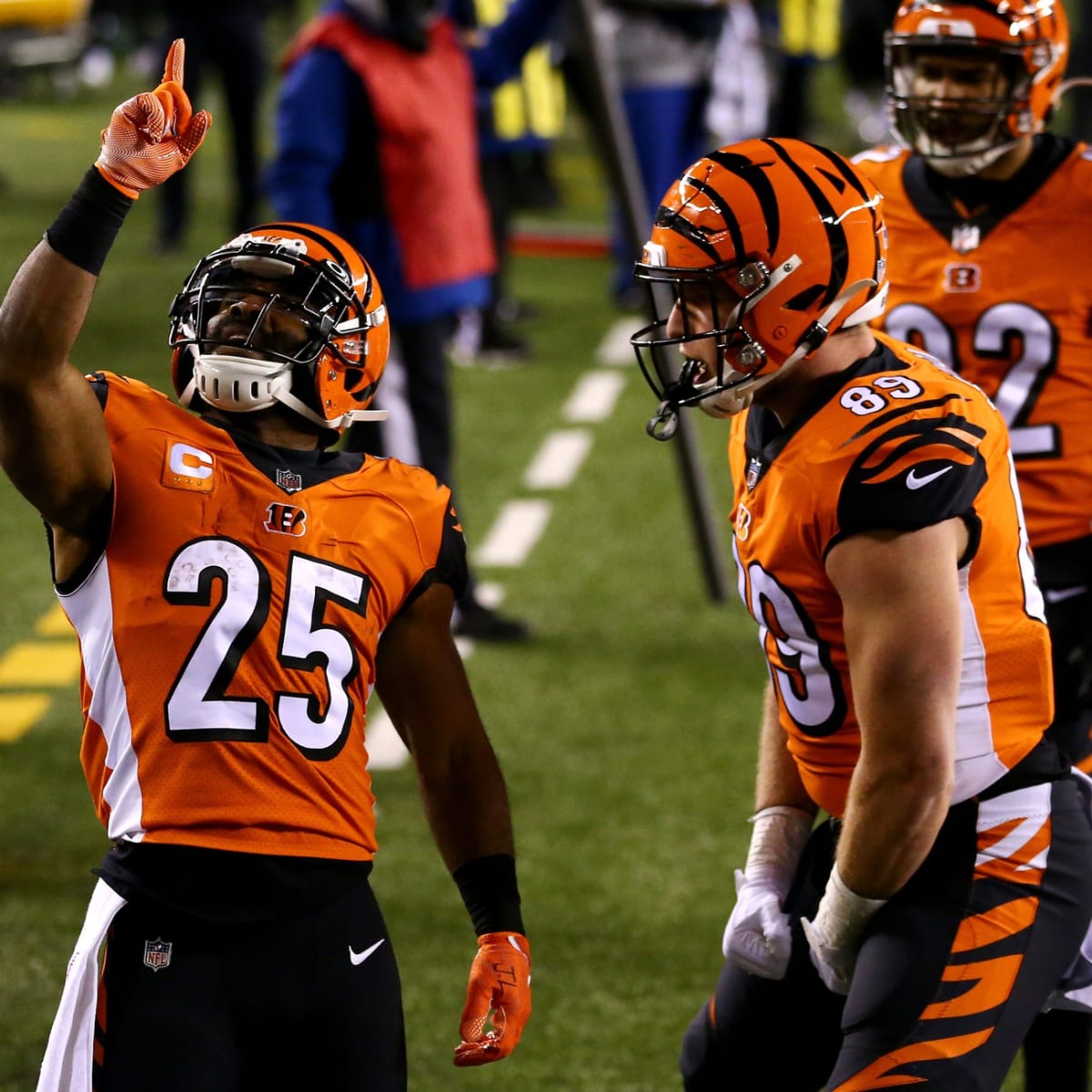 Bengals RB Giovani Bernard signs two-year extension