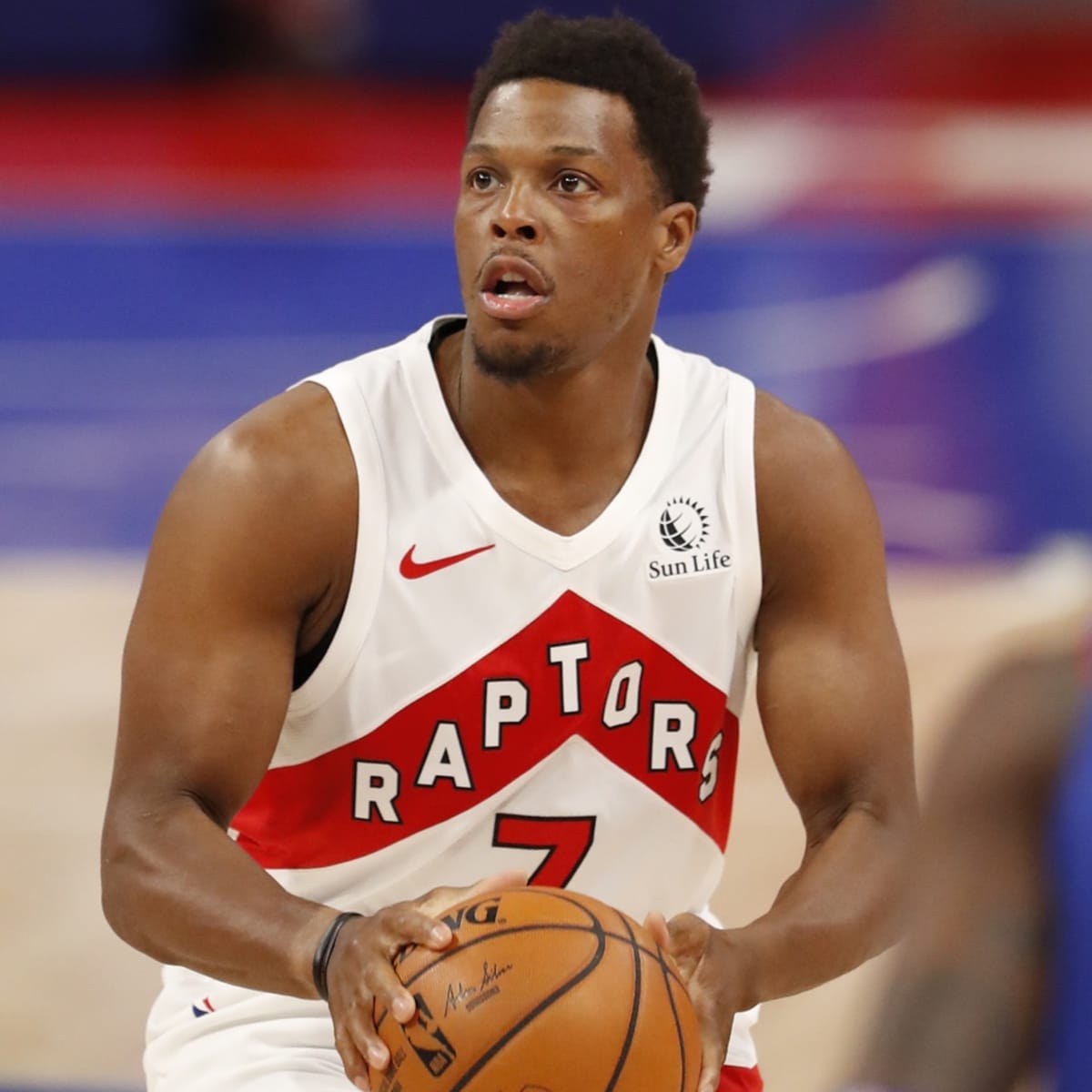 Lowry leads Raptors to 7th win in row, 122-98 over Bulls