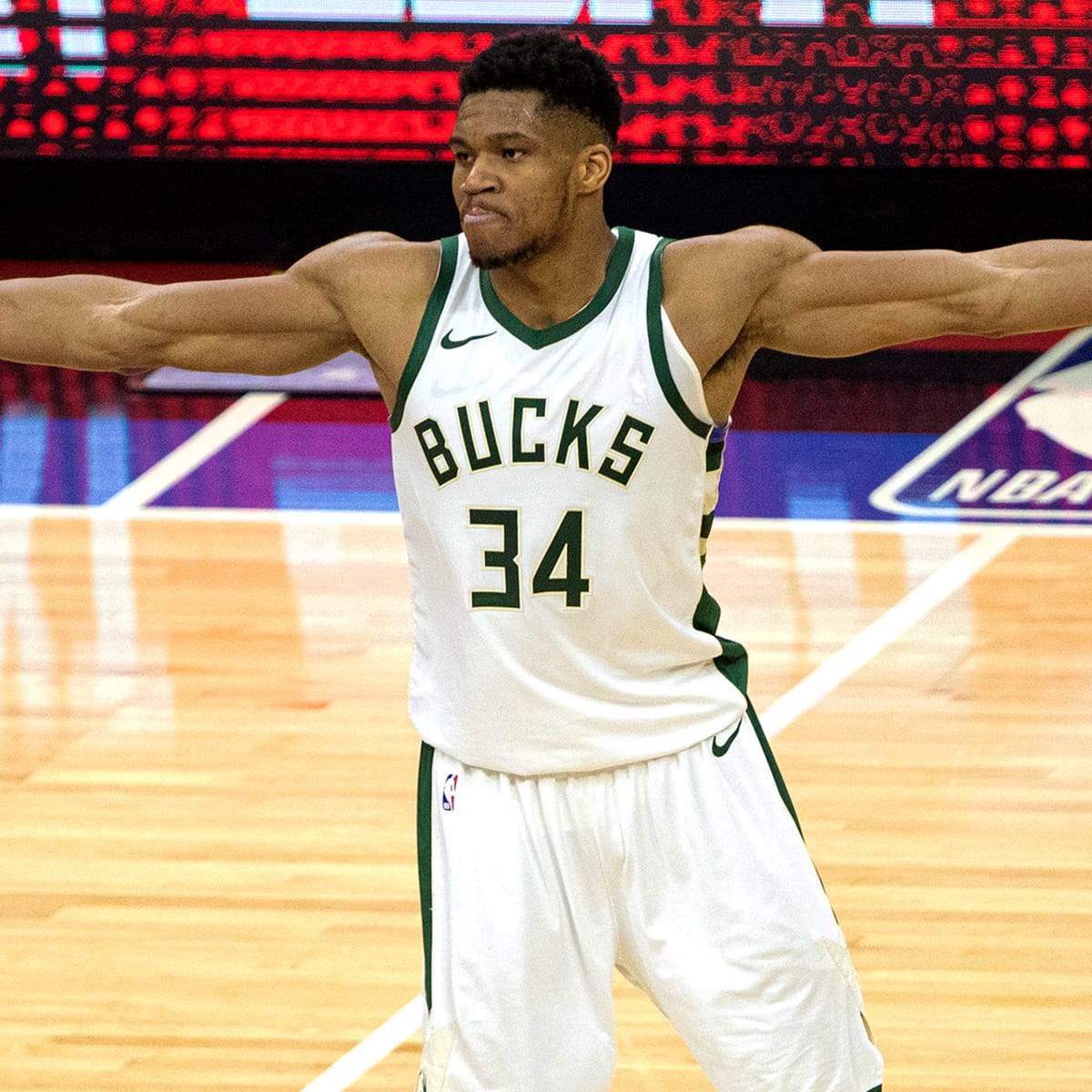 3 ways the Warriors can get an edge in race for Giannis Antetokounmpo