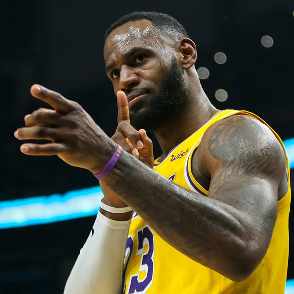 LeBron James passes Kobe Bryant on NBA scoring list in Lakers' loss – New  York Daily News