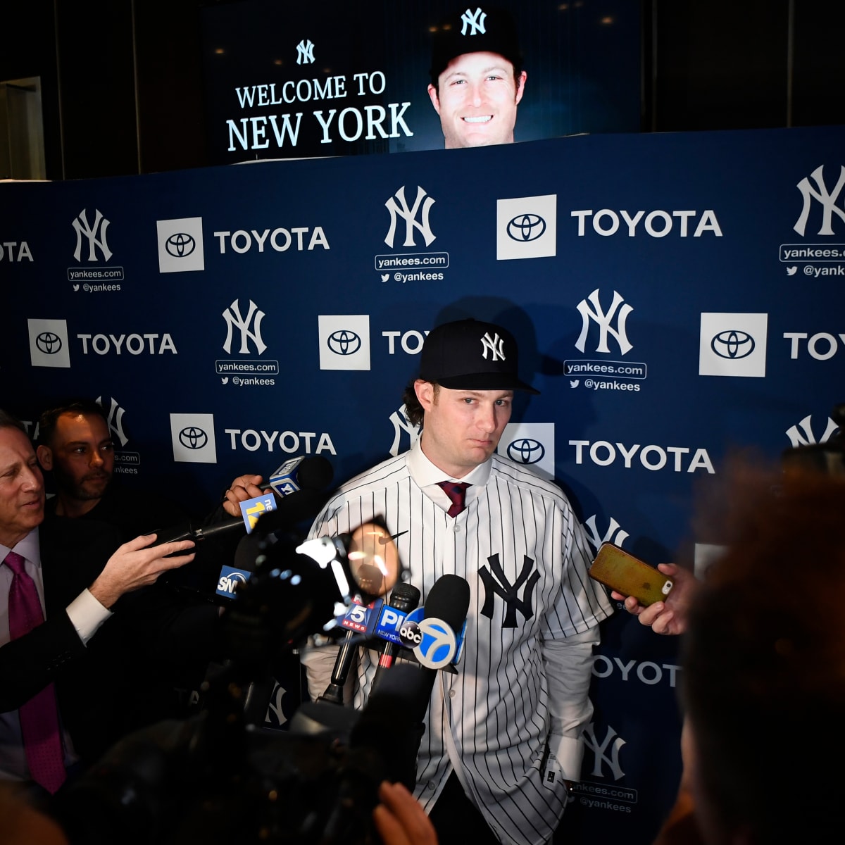 Pass or Fail: The Yankees' new pinstriped spring training cap