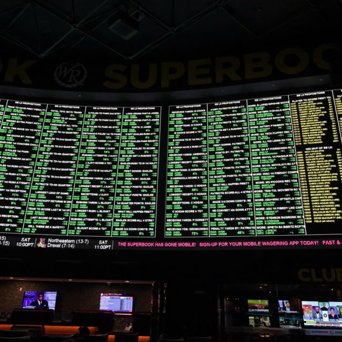 NFL Wagers on Las Vegas Comeback With High-Tech Store