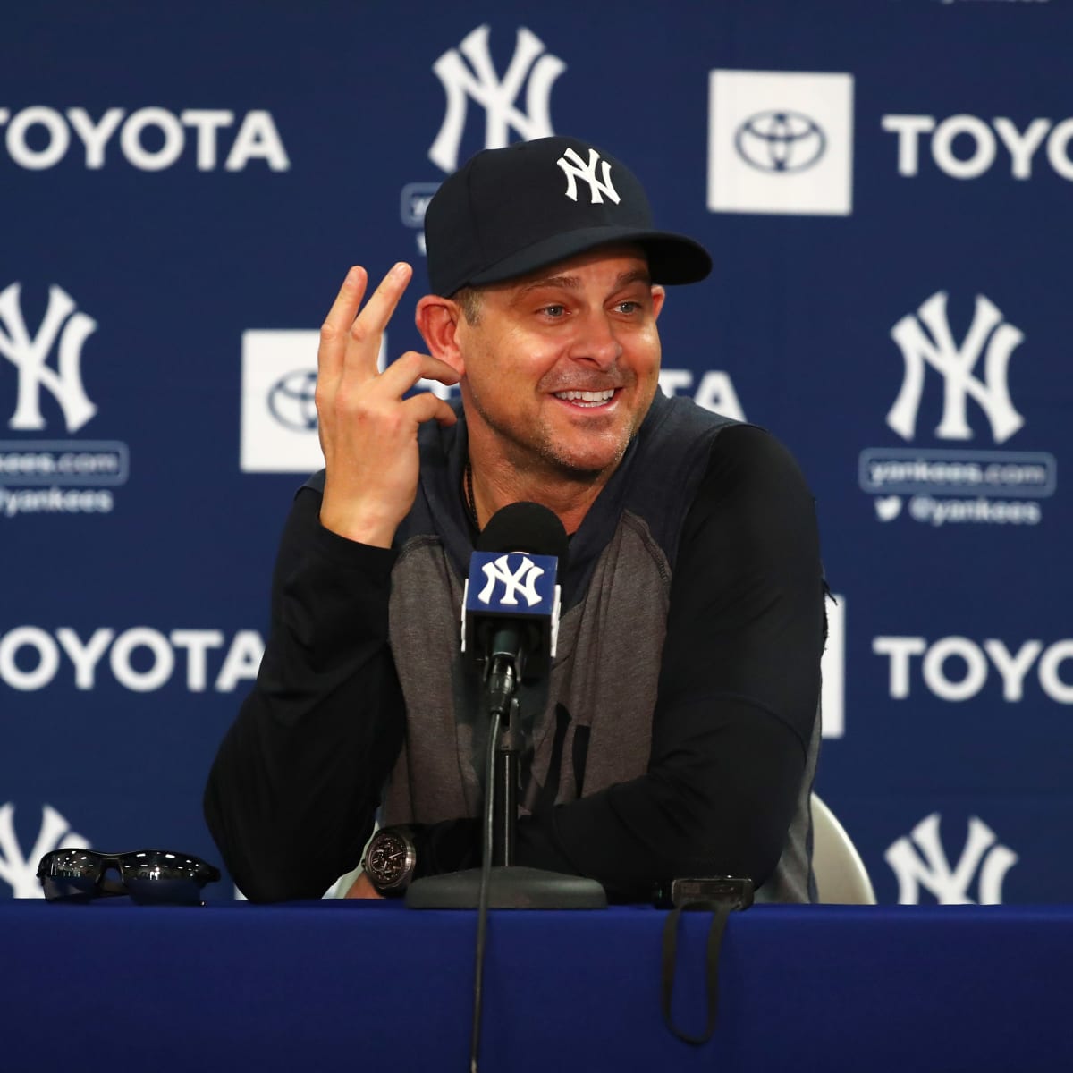 Aaron Boone signs three-year deal to return as Yankees manager