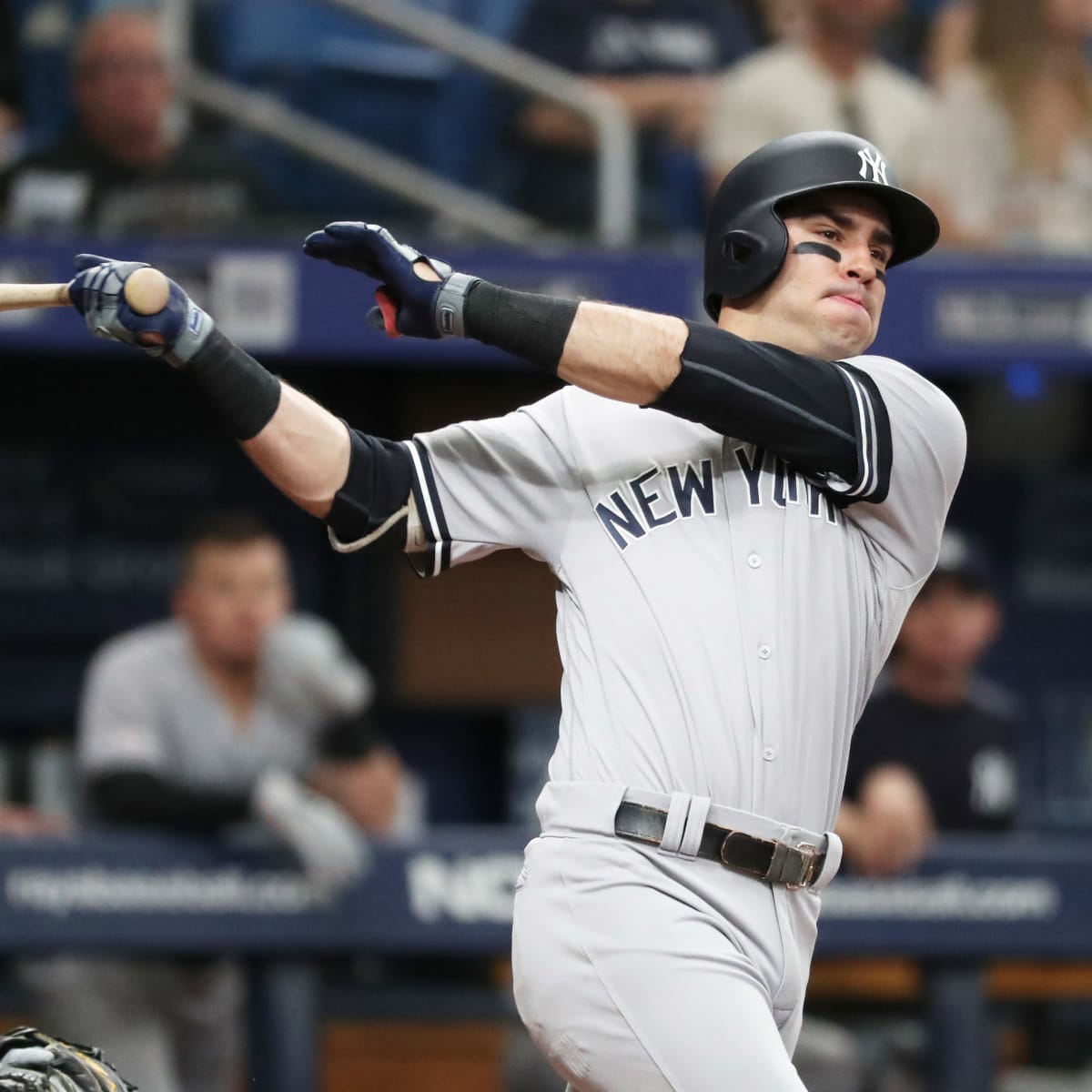 New York Yankees' Mike Tauchman leaves game vs. Red Sox with injury