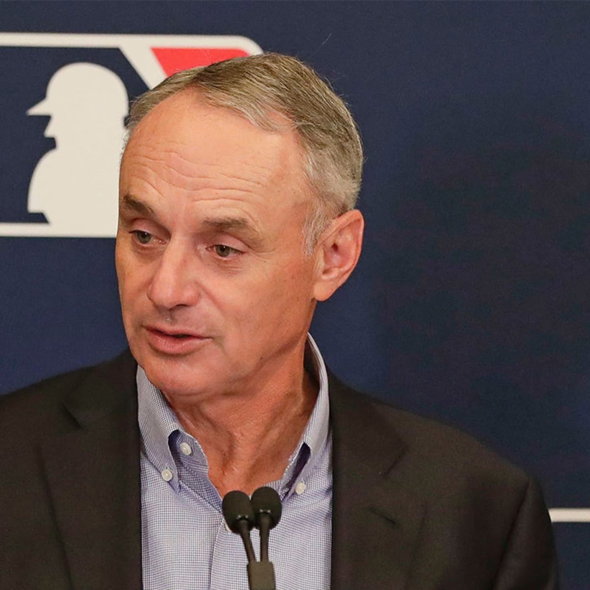 Manfred apologizes for calling WS trophy a 'piece of metal