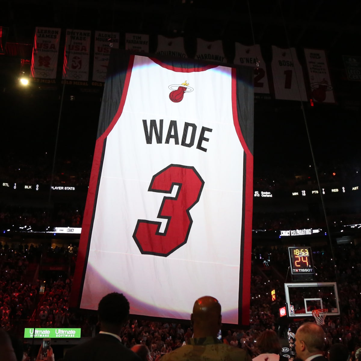 Dwyane Wade: Heat legend's jersey number retired in ceremony