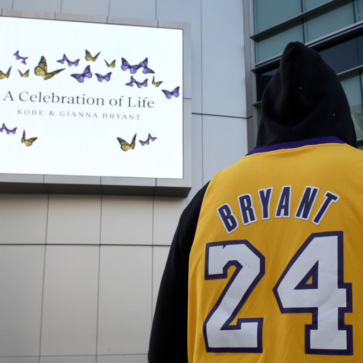 WATCH: Vanessa Bryant & Daughters Honor Kobe Bryant During Emotional  Ceremony