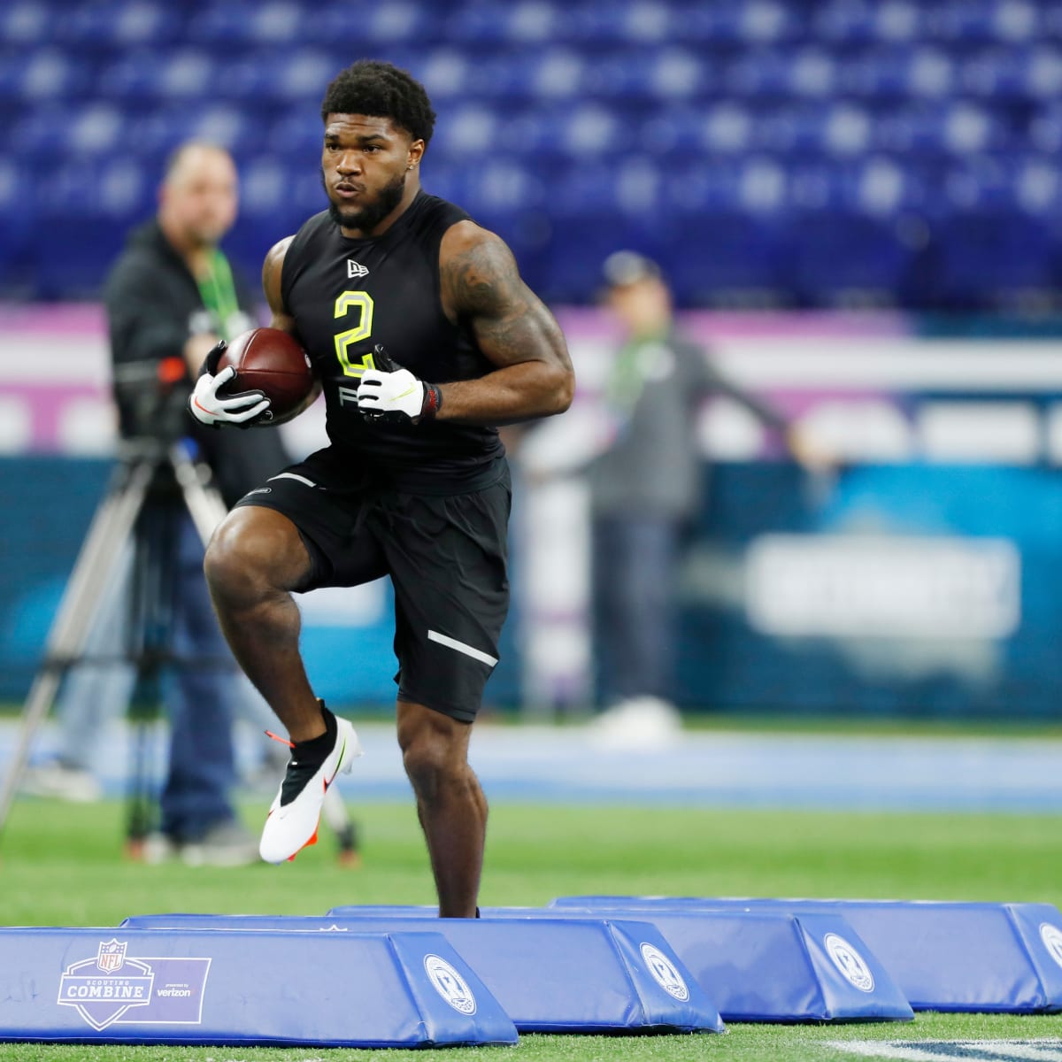 Jonathan Taylor leads all 2020 NFL Combine RBs with 4.39 40