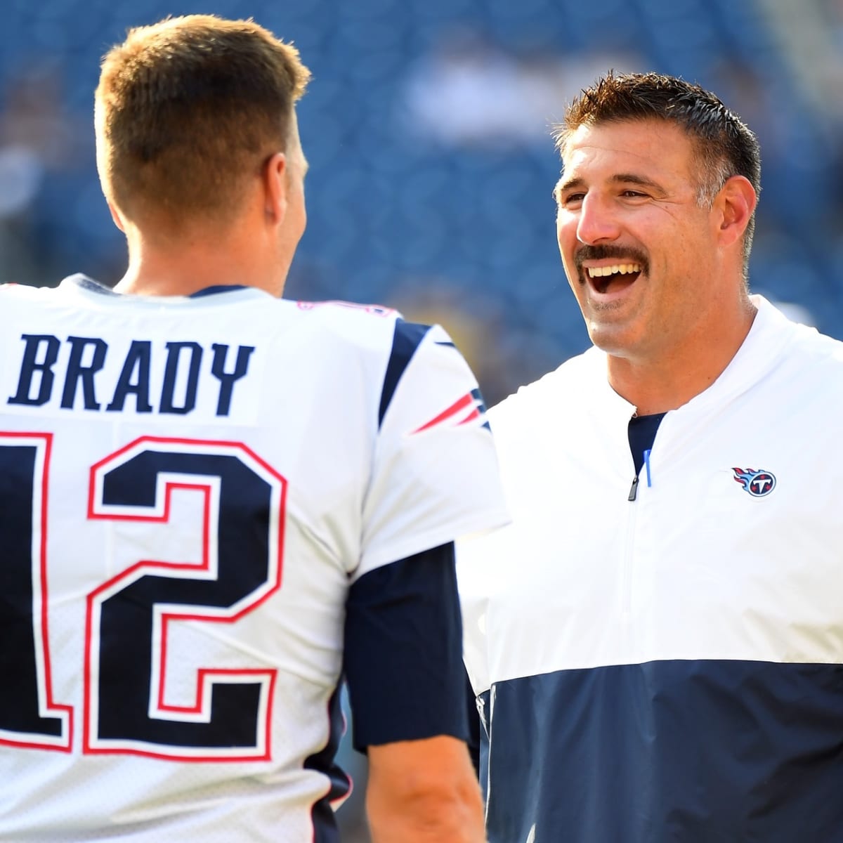 Tom Brady gives Mike Vrabel small trophy for Titans' win over Pats