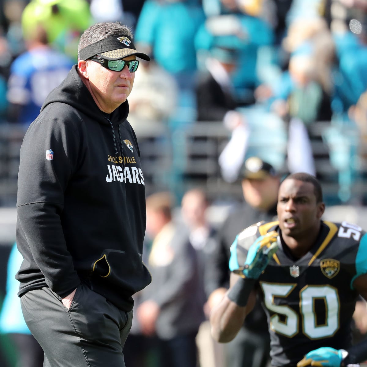 Telvin Smith establishes leadership through energy, accountability