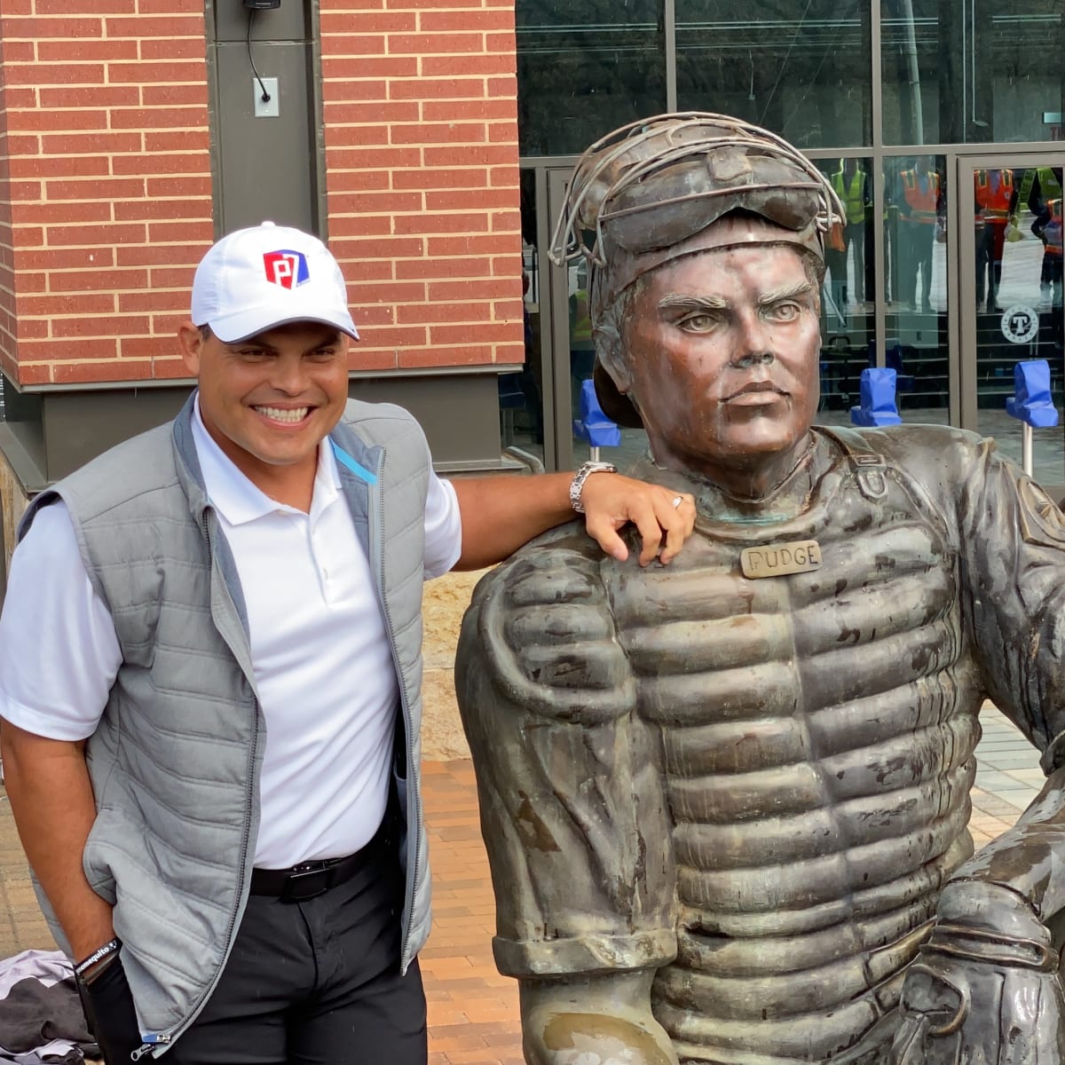 Ivan Pudge Rodriguez on X: Getting closer to Cooperstown with my friends  and my beautiful wife Acercandome a Cooperstown.Con Vielka y Pepe, y mi  esposa! 👍🏻⚾️  / X