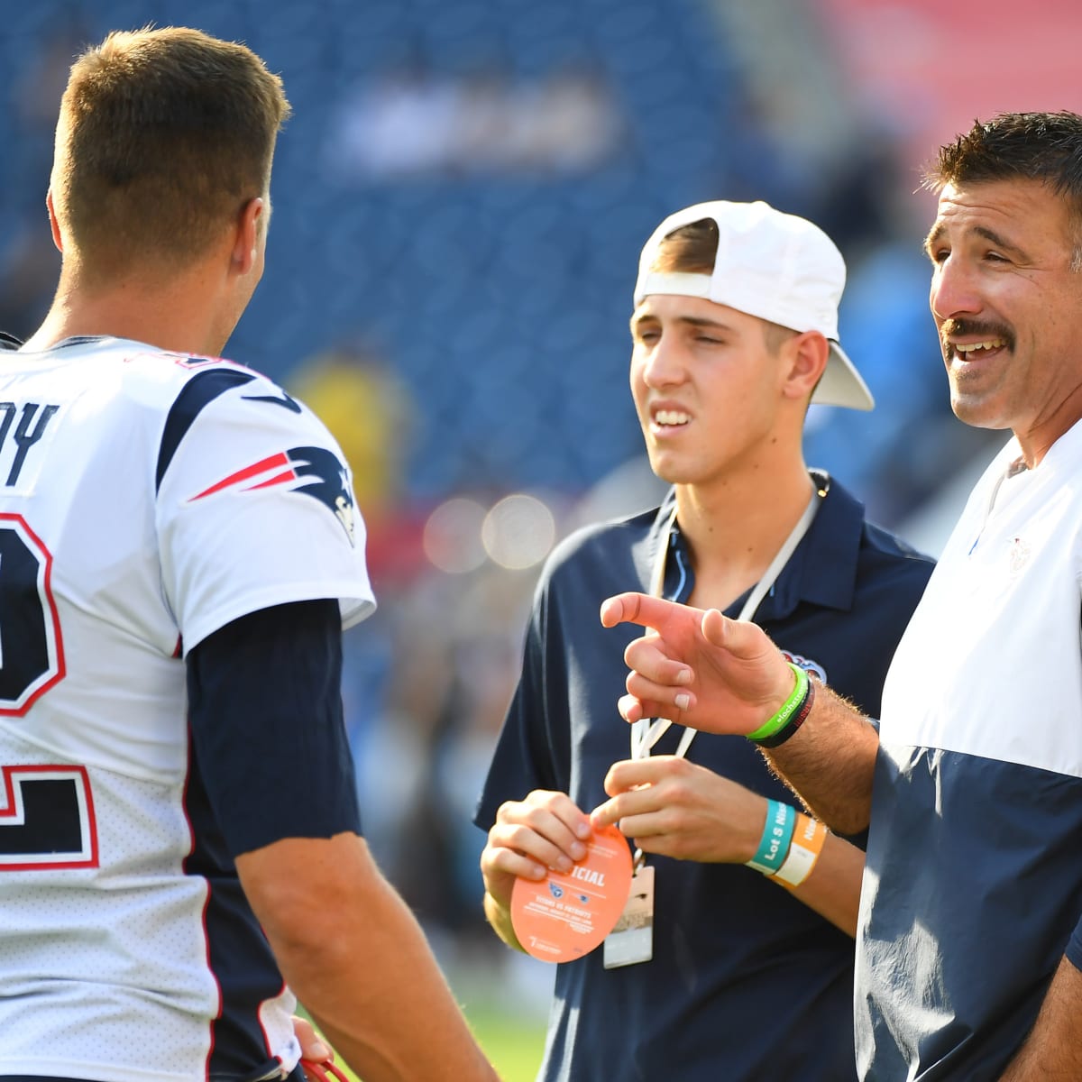 Morning sports update: Mike Vrabel credited his 'good friend Tom