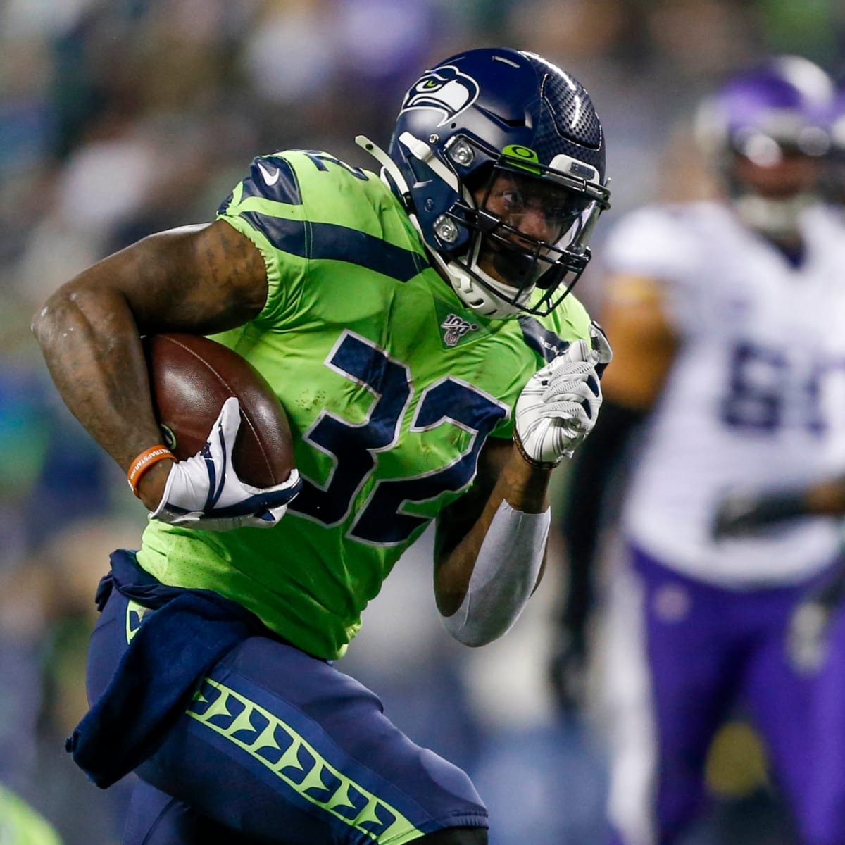 Free-agent running back Chris Carson agrees to return to Seahawks