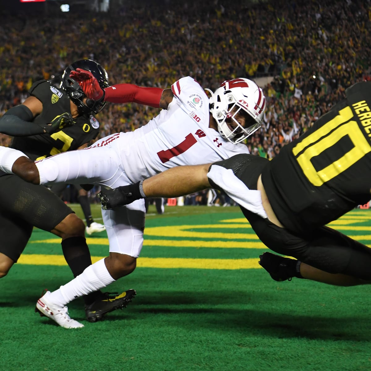 Oregon capitalizes on Wisconsin's turnovers to win Rose Bowl - Los Angeles  Times