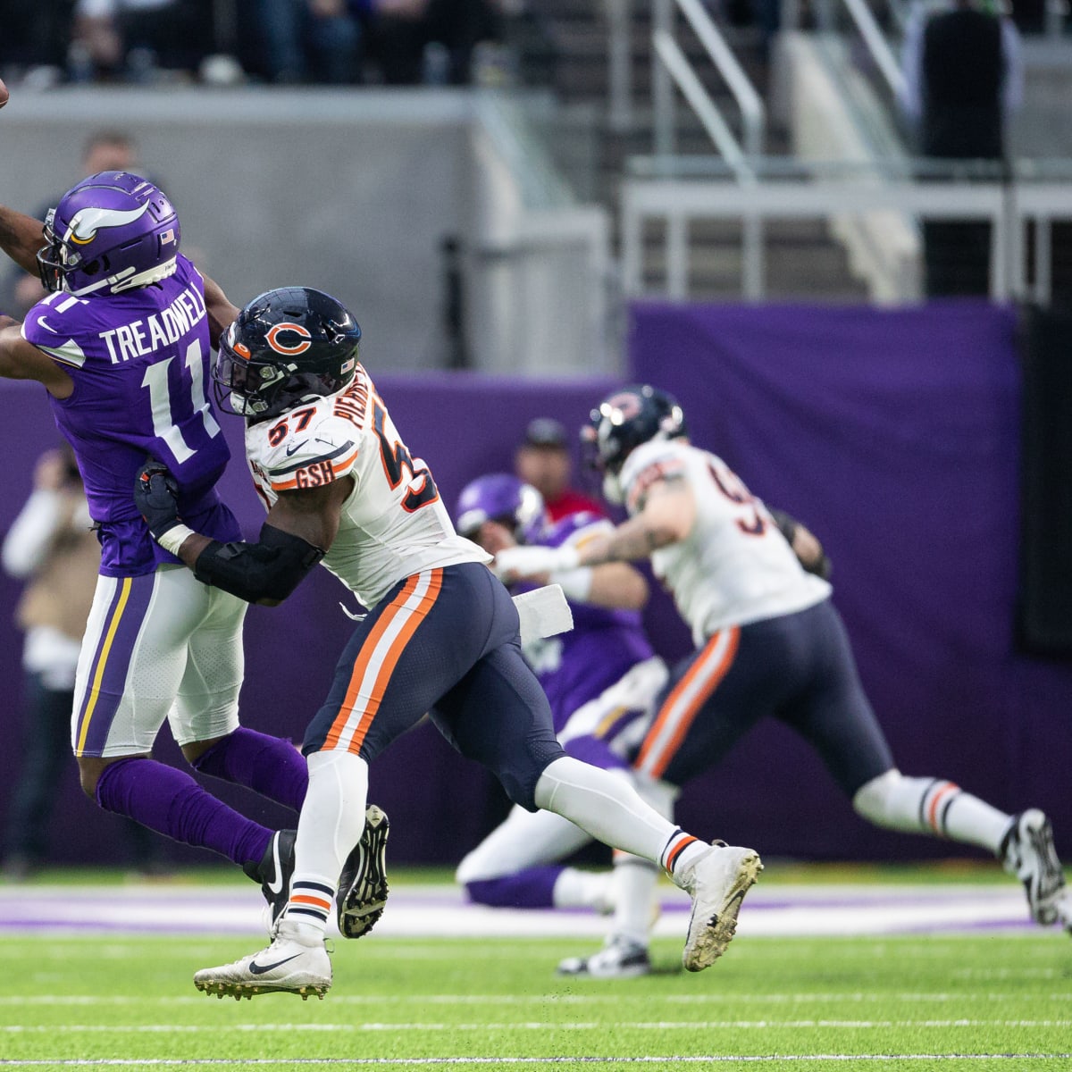 Chicago Bears Sign Linebacker Devante Bond - Sports Illustrated