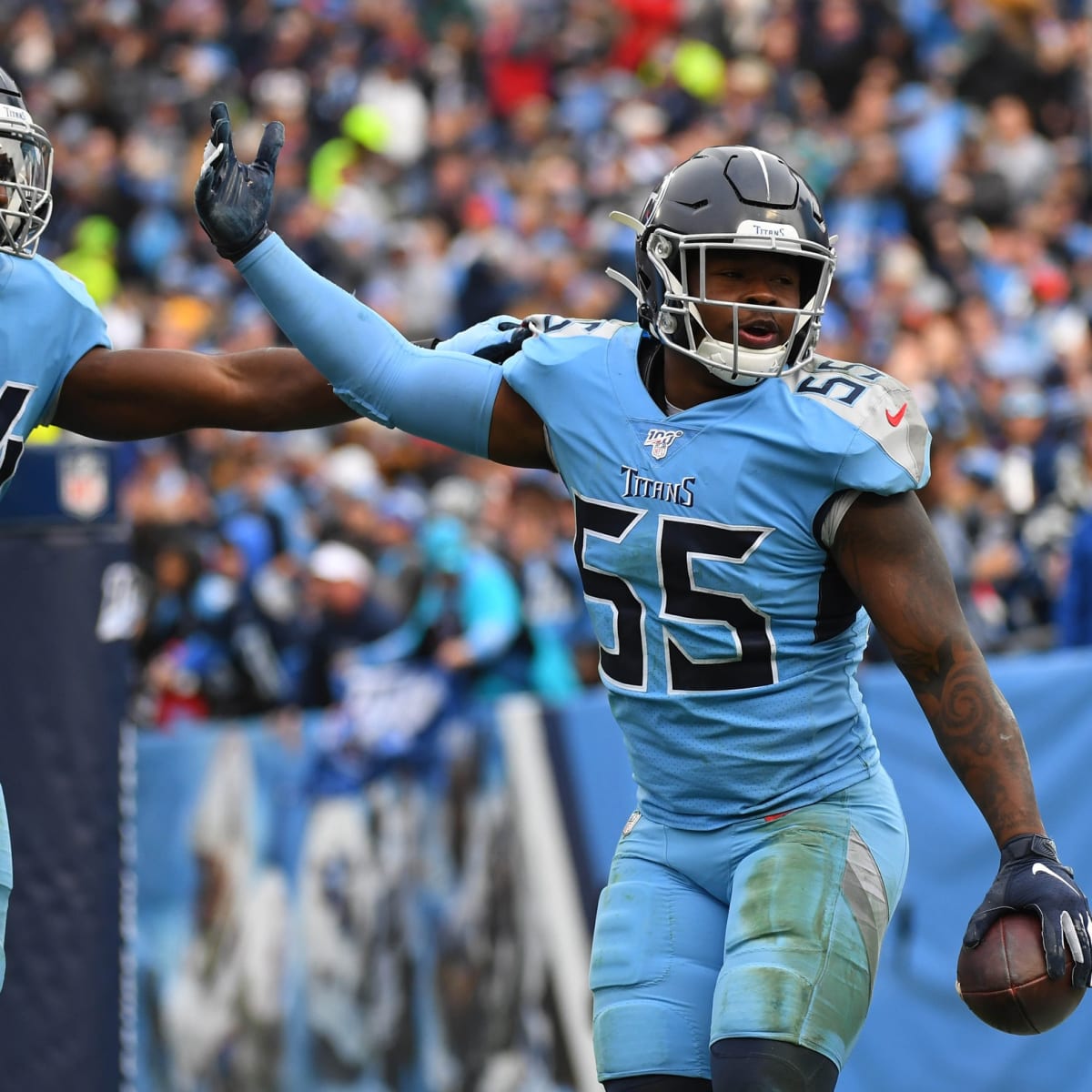 Tennessee Titans inside linebacker Jayon Brown (55) warms up during an NFL  football practice Thursday, June 3, 2021, in Nashville, Tenn. (AP  Photo/Mark Humphrey, Pool Stock Photo - Alamy