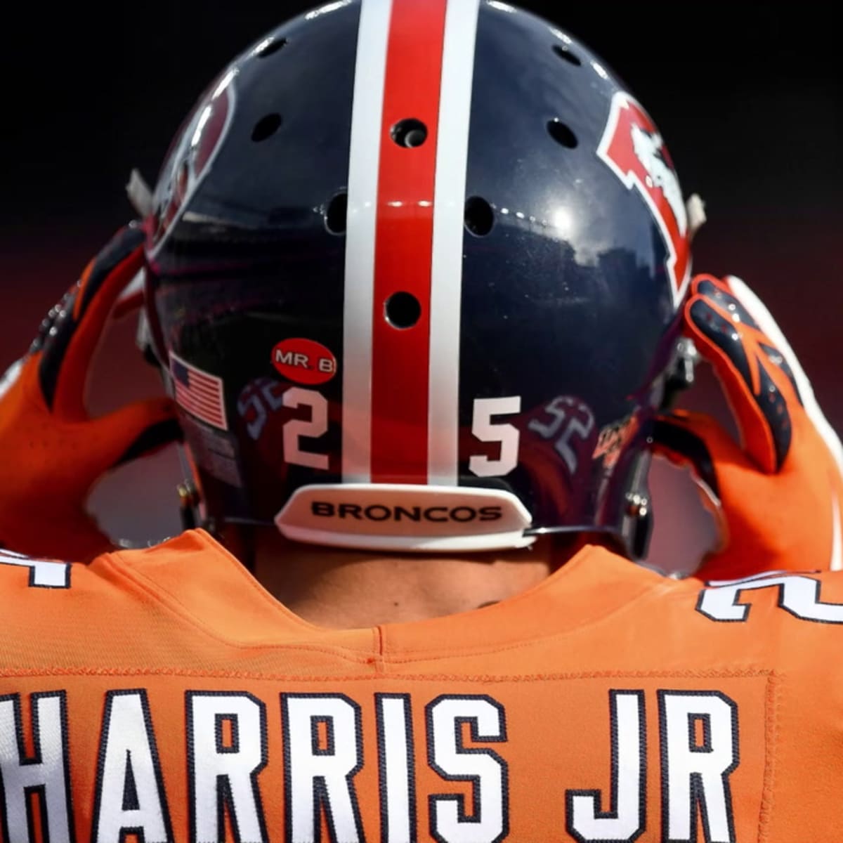 Free agent cornerback Chris Harris will sign with L.A. Chargers