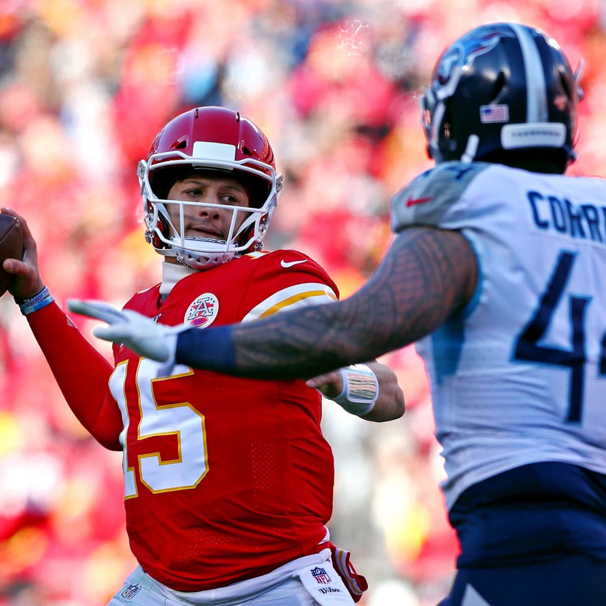 Chiefs QB Mahomes preaches selflessness amid contract talks