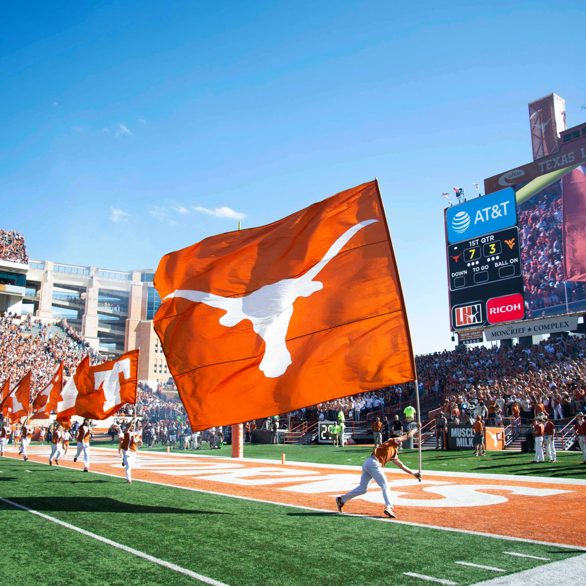 Texas football: Breaking: Caden Sterns to miss four weeks with a knee  ligament sprain - Sports Illustrated Texas Longhorns News, Analysis and More