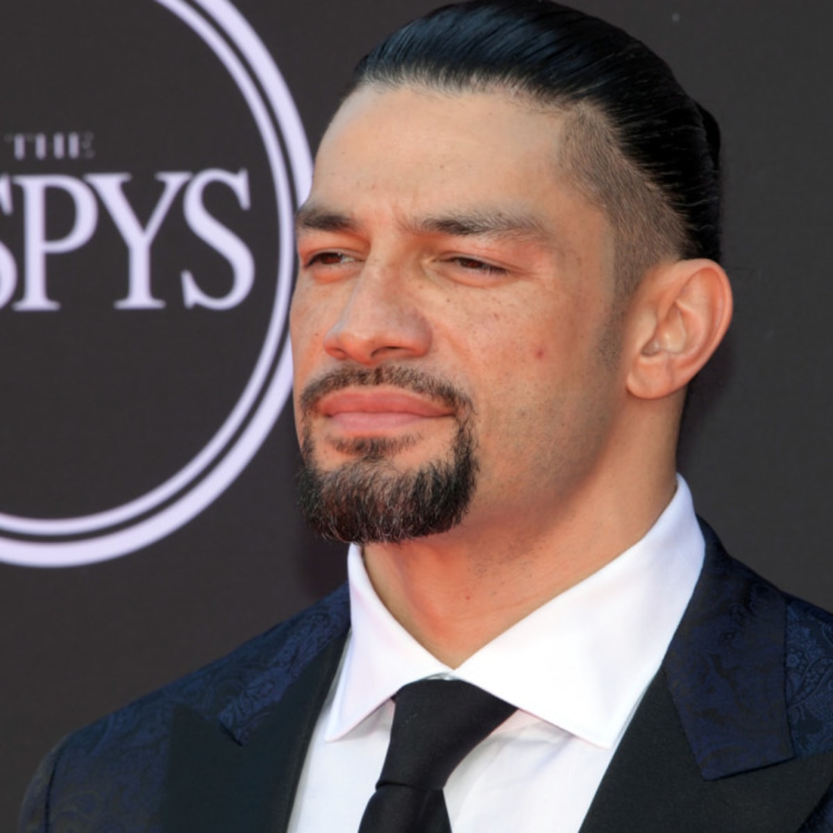 Roman Reigns | Roman reigns wwe champion, Roman reigns smile, Guy haircuts  long