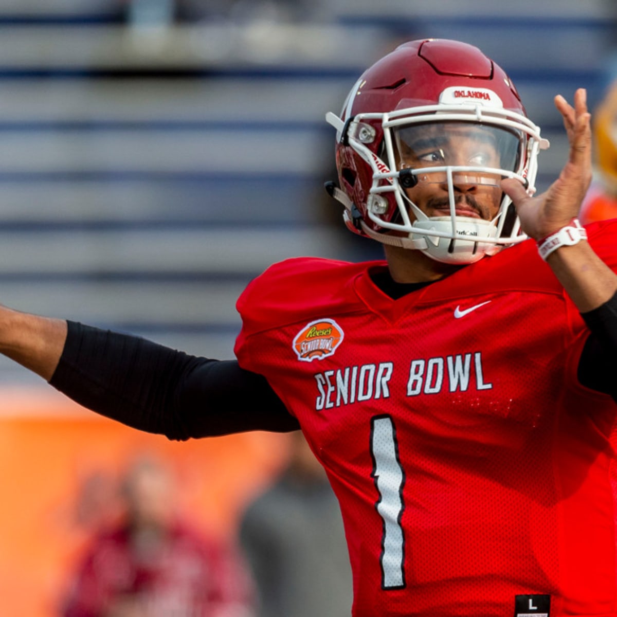 Jalen Hurts to wear half Alabama, half Oklahoma helmet in Senior Bowl