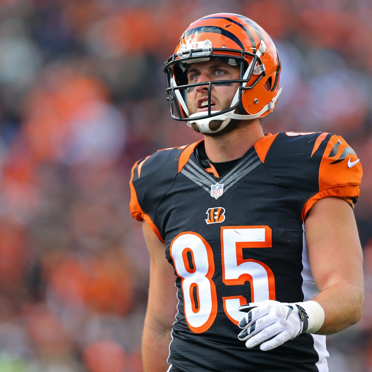 Tyler Eifert signs with the Jacksonville Jaguars - Fake Teams