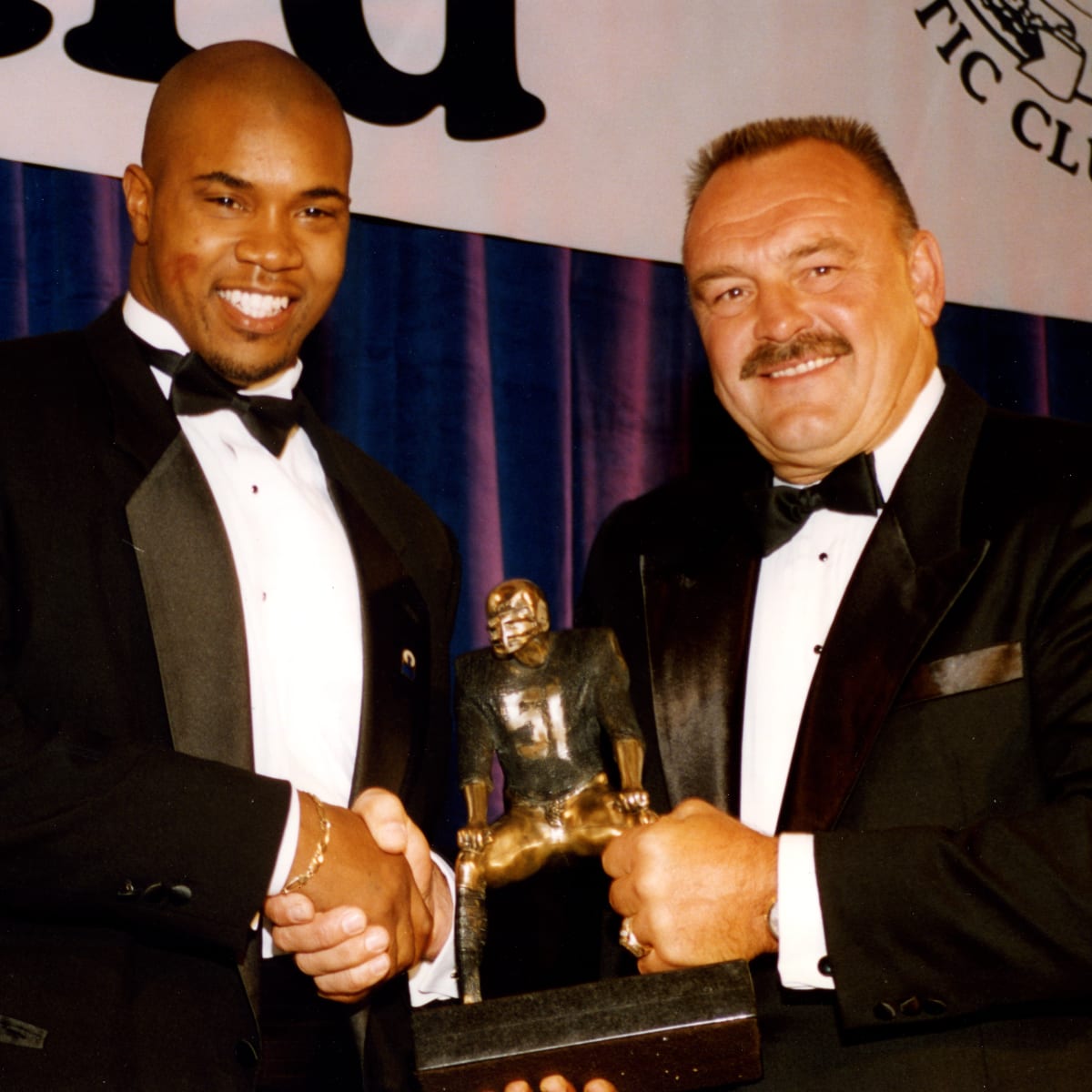 Illinois unveils Butkus statue outside football center