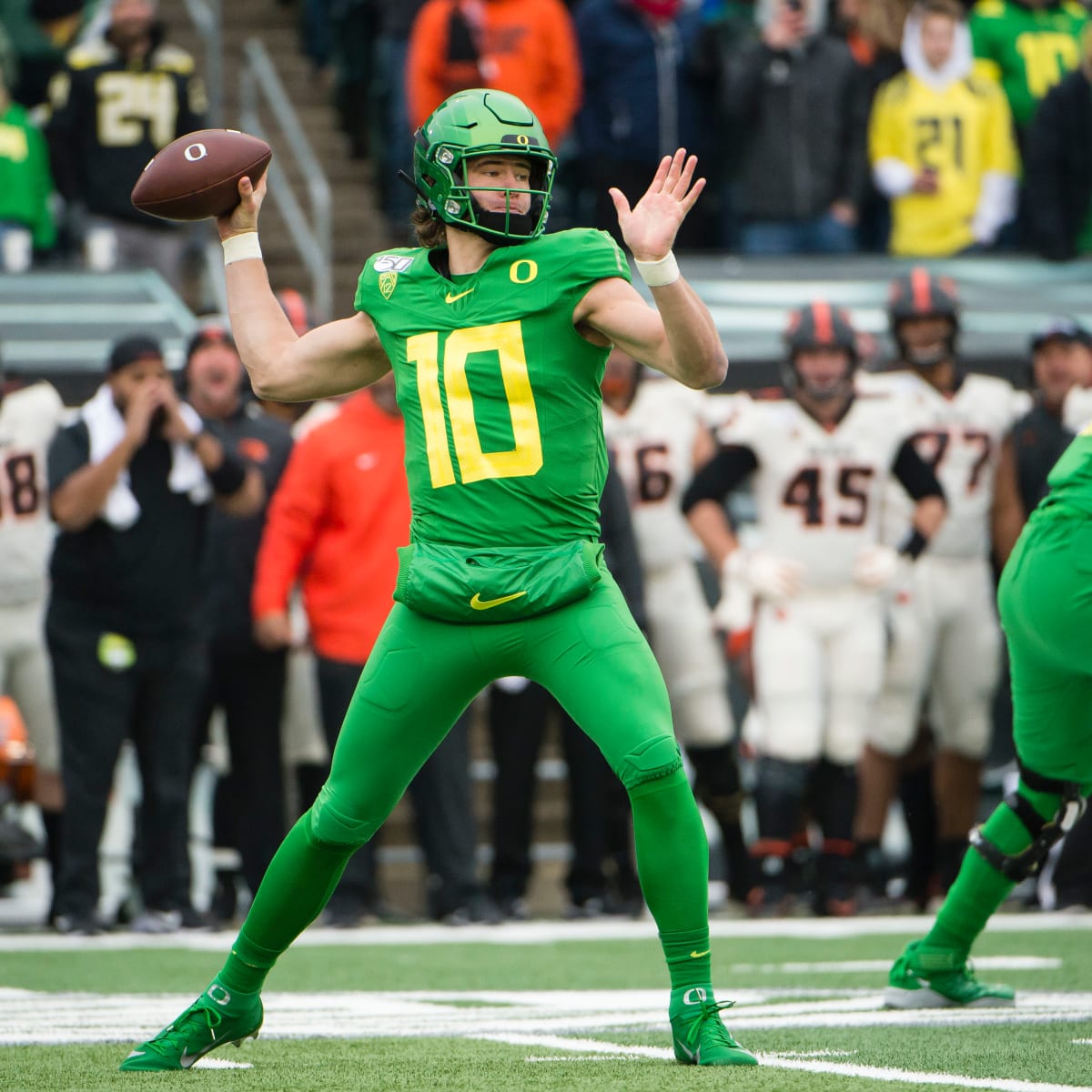 Patriots 'love' Oregon QB Justin Herbert