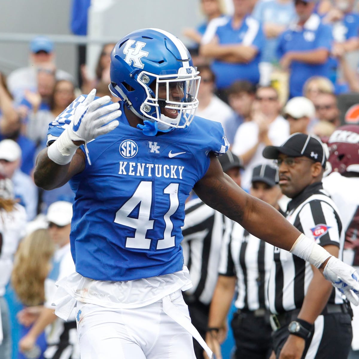 Kentucky's Josh Allen wins the Chuck Bednarik Award