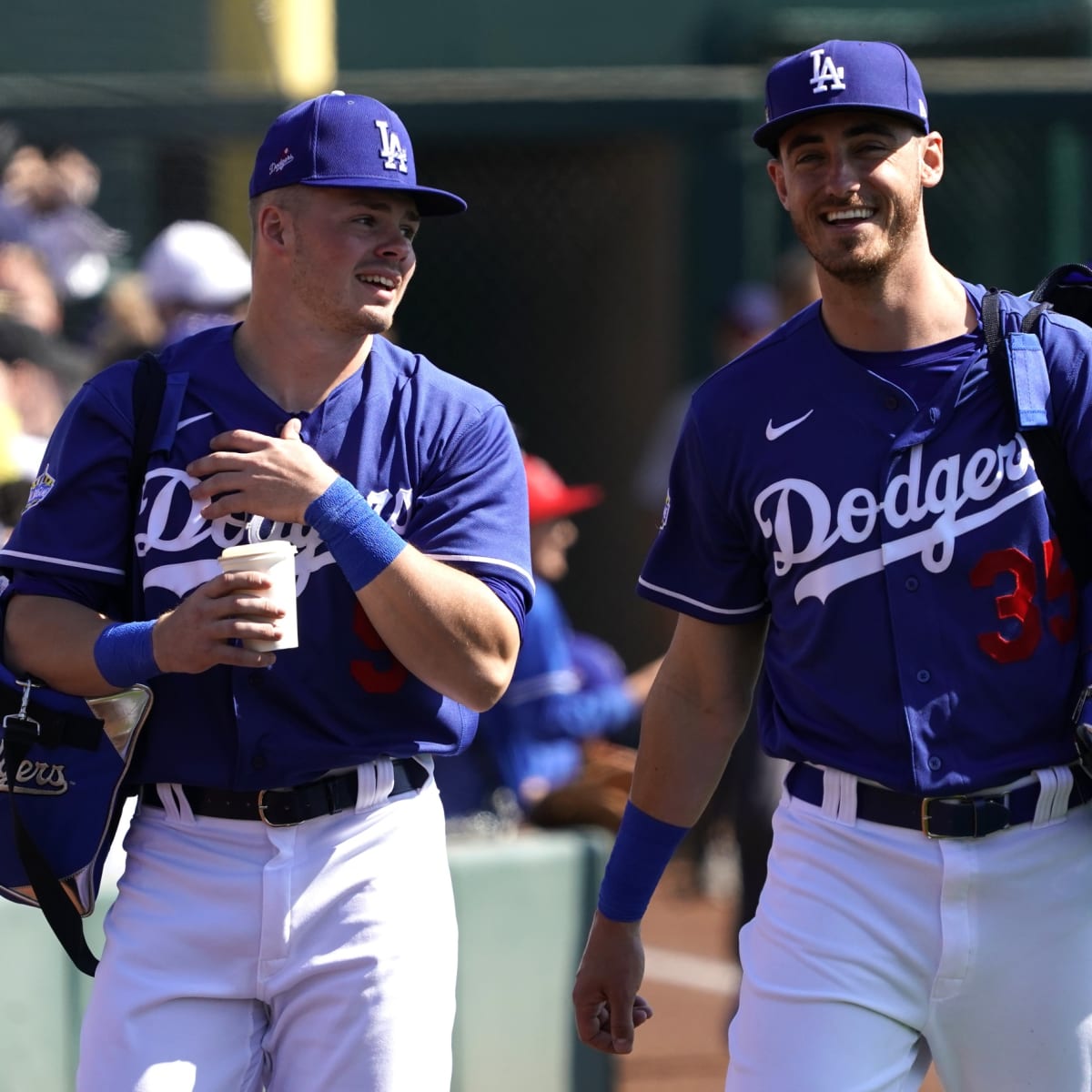 Dodgers extend qualifying offers to Corey Seager and Chris Taylor