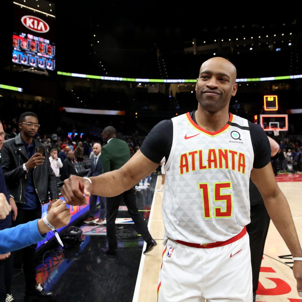 Vince Carter signs with Hawks, to be 1st NBA player to play 4